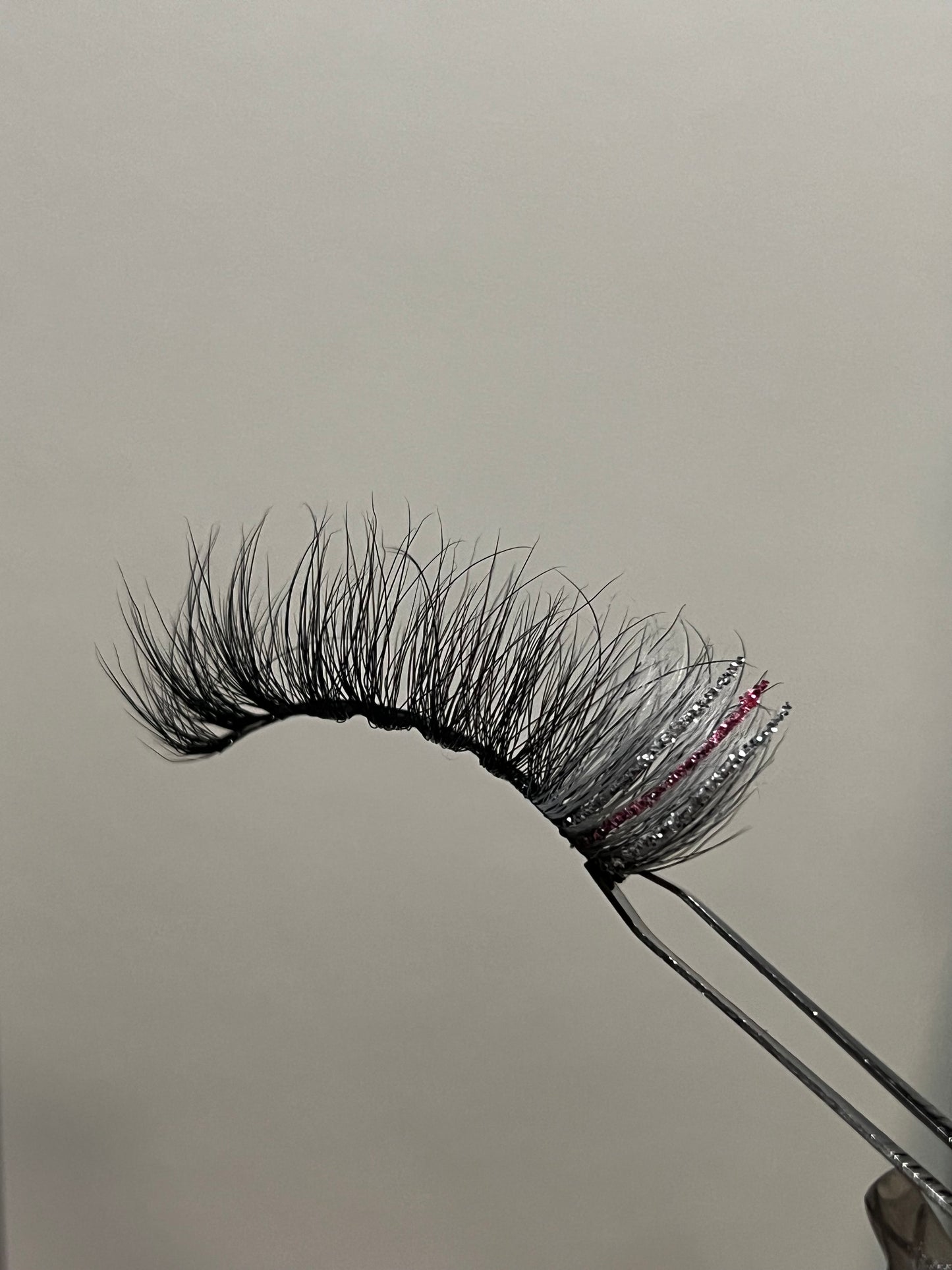 LUXE - White glitter lash w/ pink glitter
