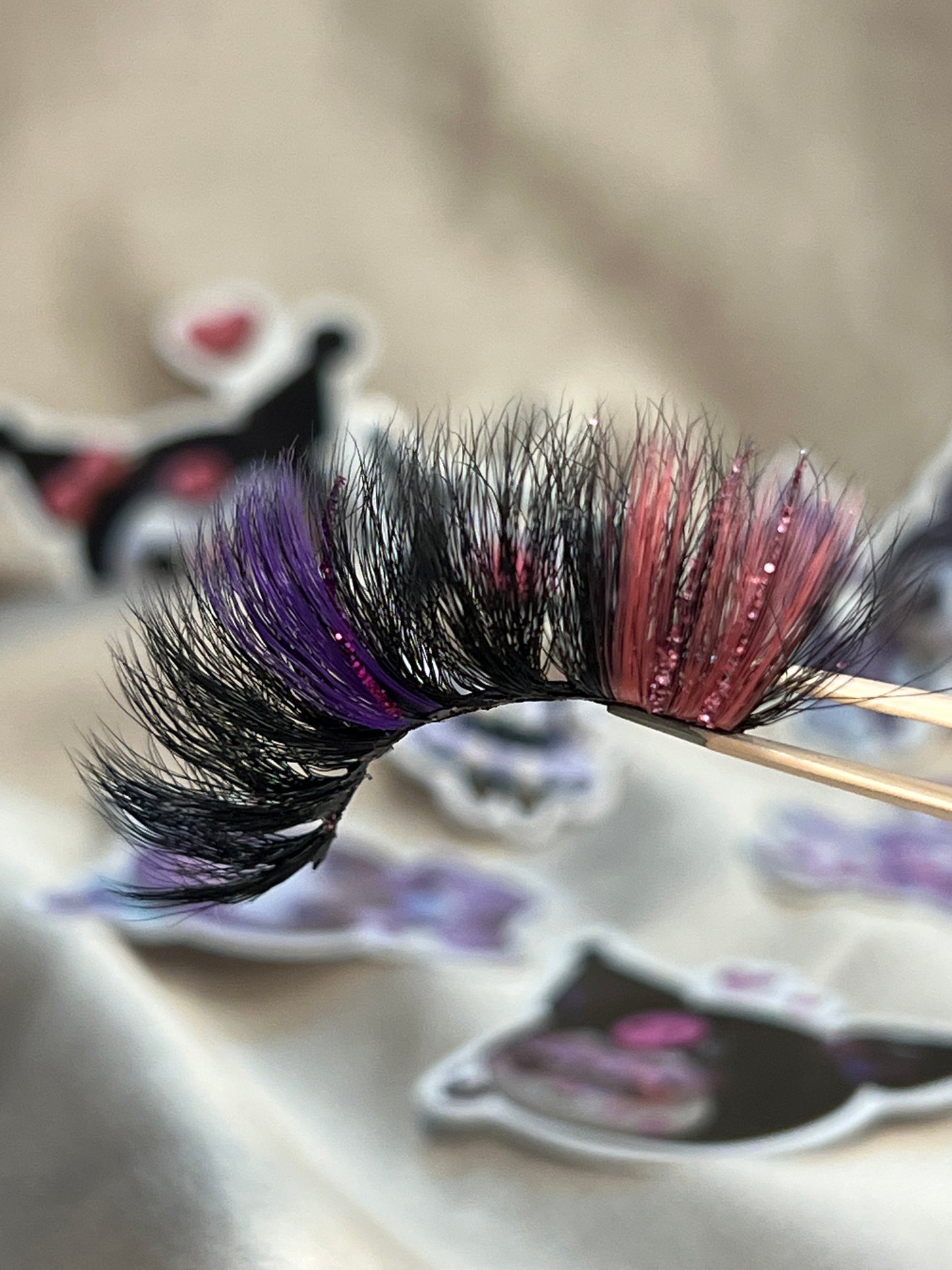 KUROMI - pink/purple glitter lash