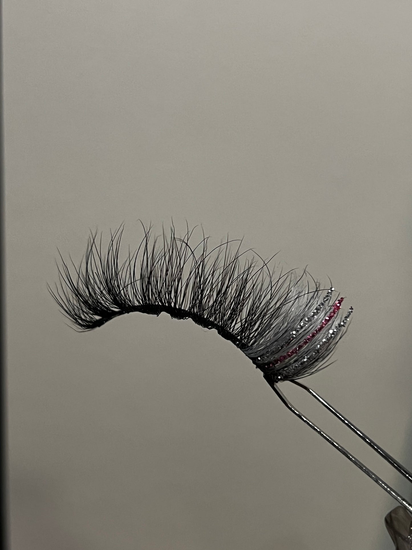 LUXE - White glitter lash w/ pink glitter